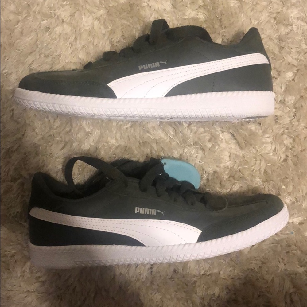 Puma Sneakers